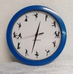 Часы настенные DANCERUSSIA с силуэтами классического танца (обод синий)
