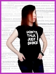 Майка с удлиненной спинкой и с принтом DON'T TALK JUST DANCE. Цвет черный.